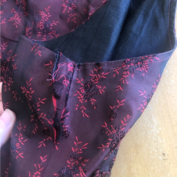 Vintage Western Vest Asian Red Black Floral Embroidered Silk Satin Gold Buttons - Picture 13 of 16